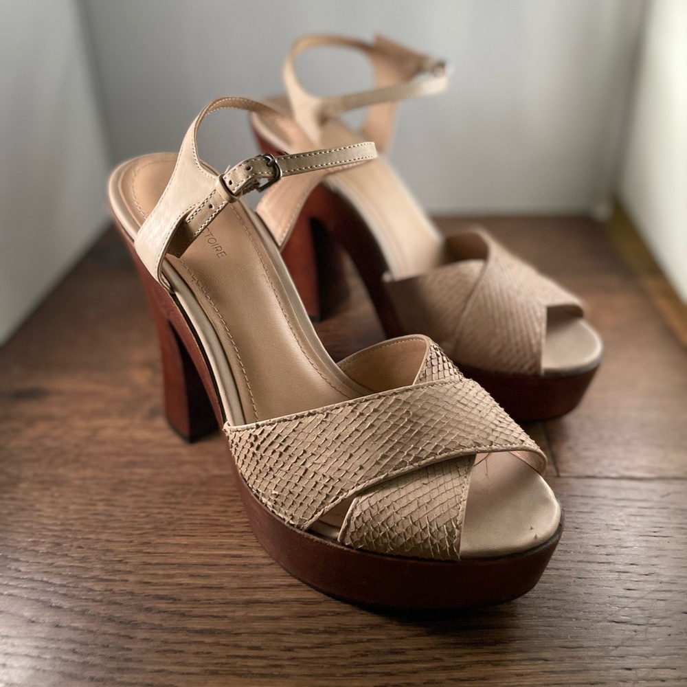 Pour La Victoire Beige Dakota Snake-embossed Ankle Strap Platform Bone Sandals